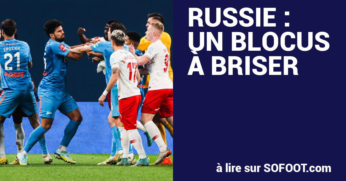 Le drapeau russe à l'envers sur le maillot de l'équipe nationale de football